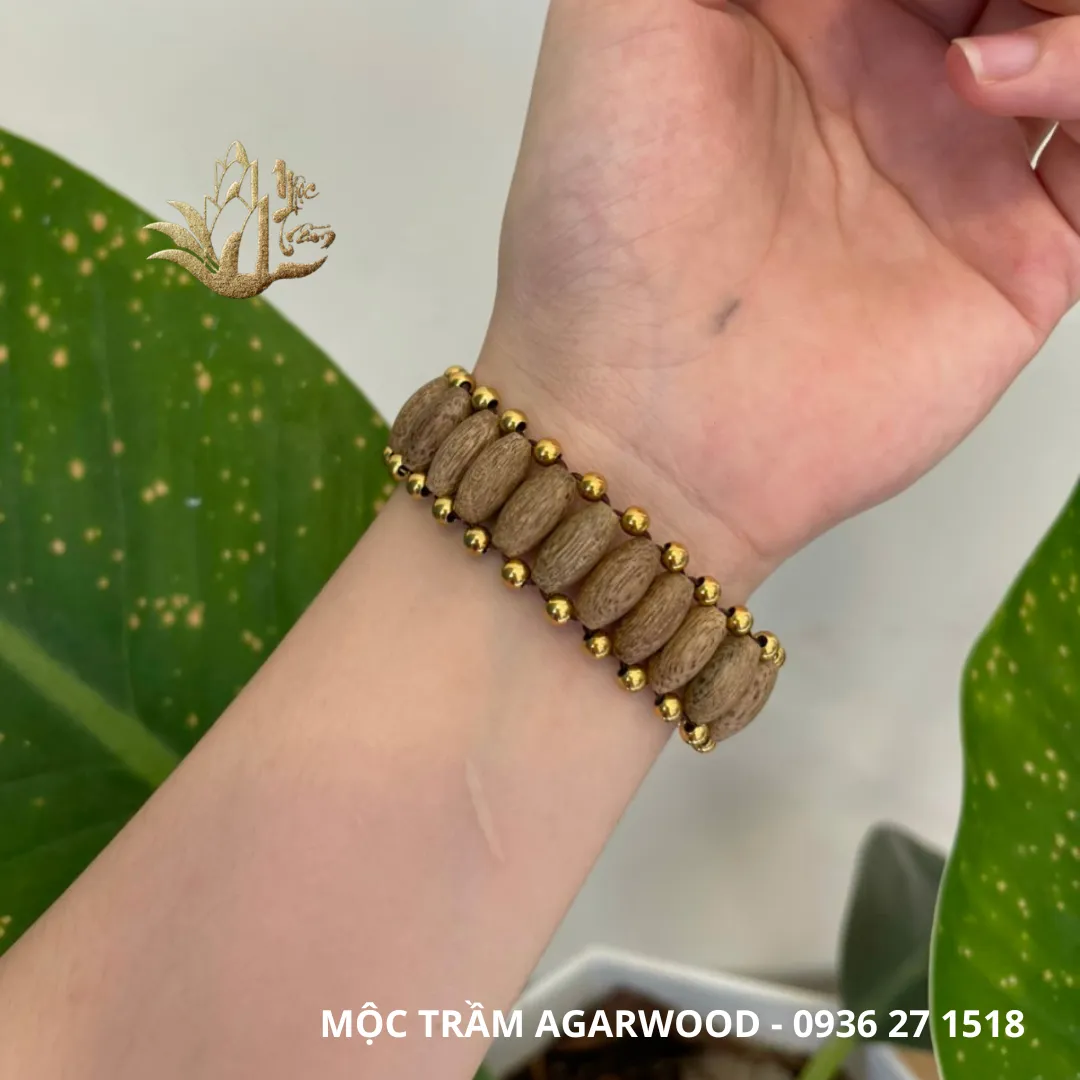 Vietnamese Kien Toc Agarwood Bracelet – Luxury Watch-Style Oud Bracelet with Gold-Plated Beads